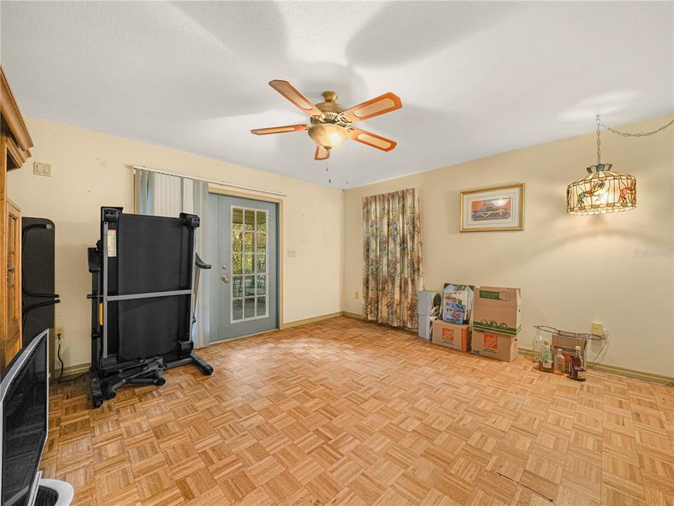 For Sale: $475,000 (3 beds, 2 baths, 1945 Square Feet)