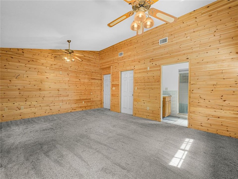 For Sale: $475,000 (3 beds, 2 baths, 1945 Square Feet)