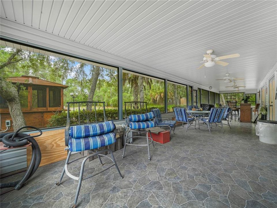 For Sale: $475,000 (3 beds, 2 baths, 1945 Square Feet)