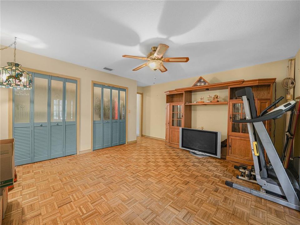 For Sale: $475,000 (3 beds, 2 baths, 1945 Square Feet)
