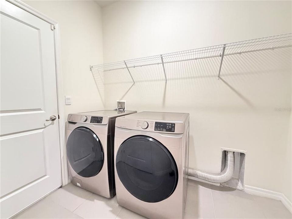 En Renta: $1,975 (3 camas, 2 baños, 1850 Pies cuadrados)
