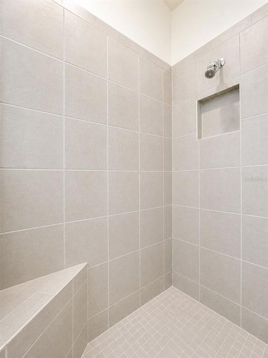 En Renta: $1,975 (3 camas, 2 baños, 1850 Pies cuadrados)
