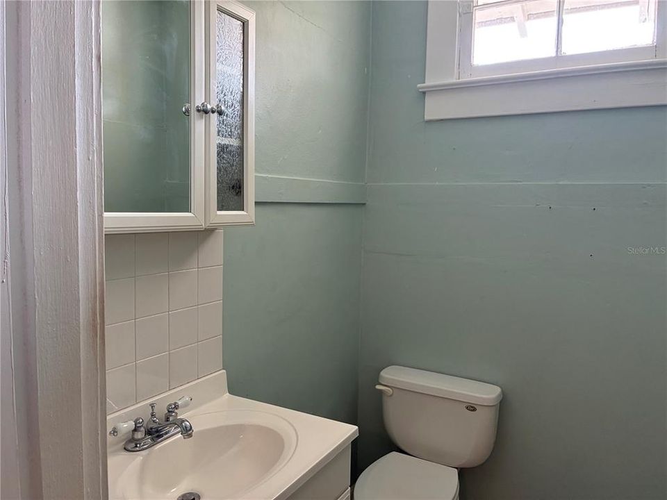 For Rent: $4,500 (4 beds, 1 baths, 2595 Square Feet)