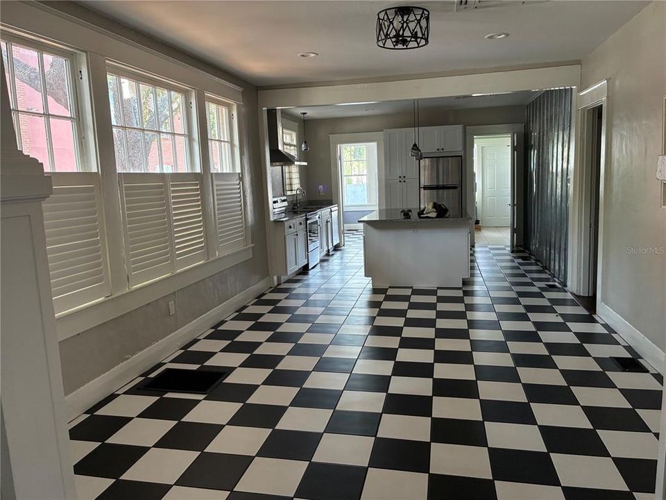 For Rent: $4,500 (4 beds, 1 baths, 2595 Square Feet)