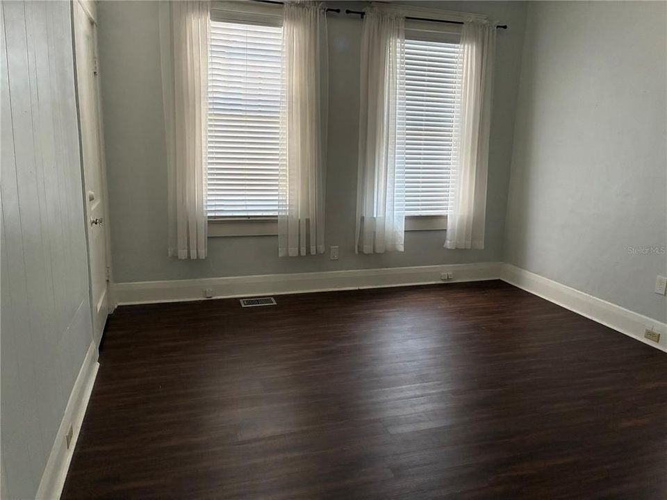 For Rent: $4,500 (4 beds, 1 baths, 2595 Square Feet)
