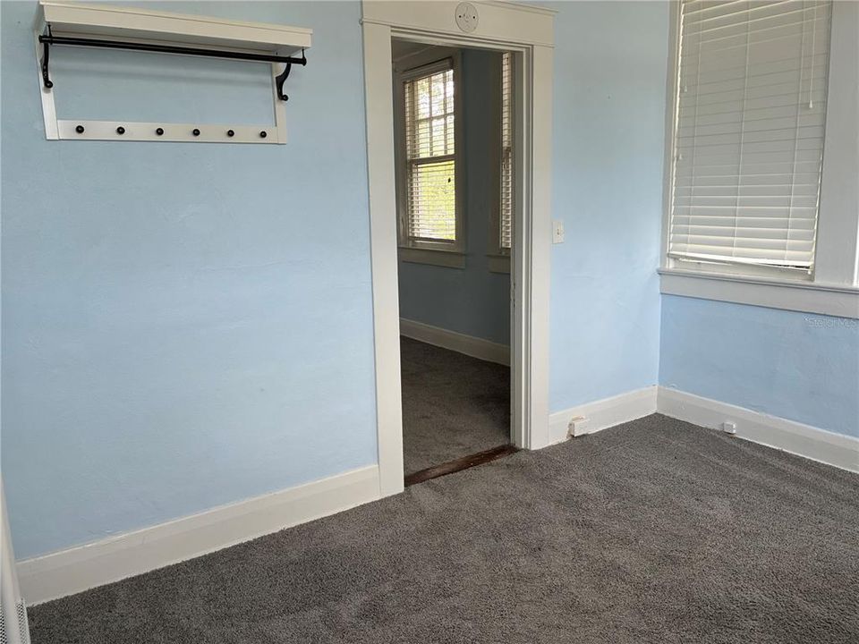For Rent: $4,500 (4 beds, 1 baths, 2595 Square Feet)