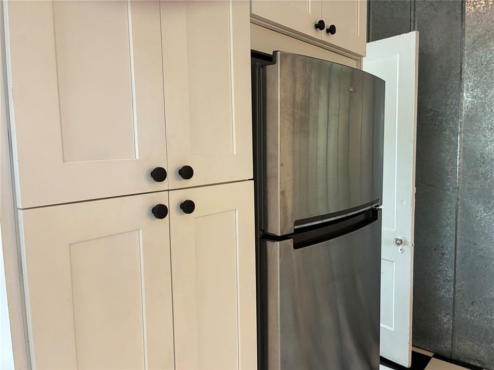 For Rent: $4,500 (4 beds, 1 baths, 2595 Square Feet)