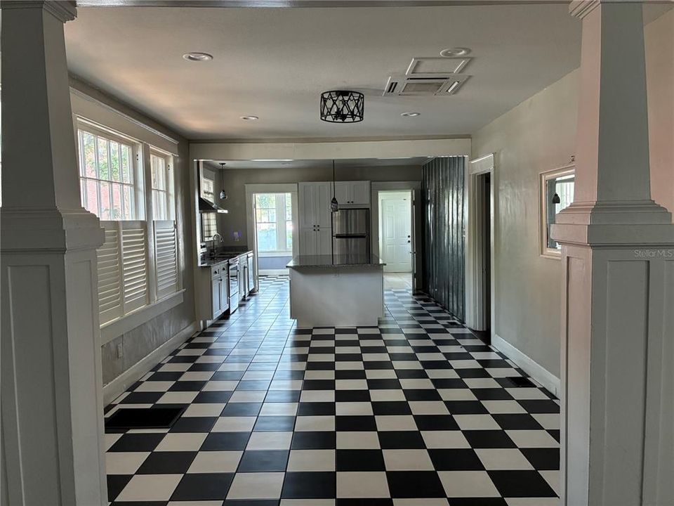 For Rent: $4,500 (4 beds, 1 baths, 2595 Square Feet)