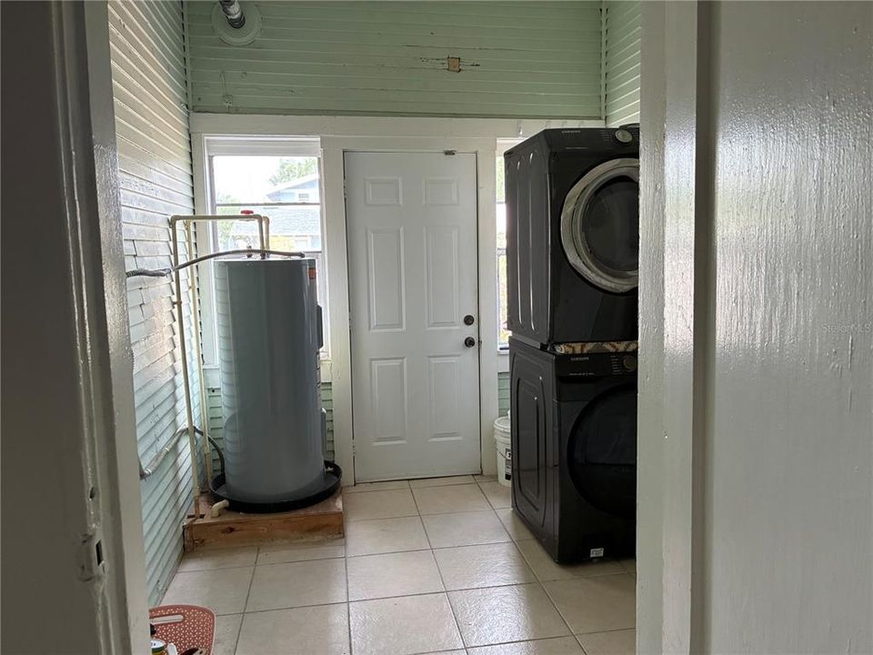 For Rent: $4,500 (4 beds, 1 baths, 2595 Square Feet)