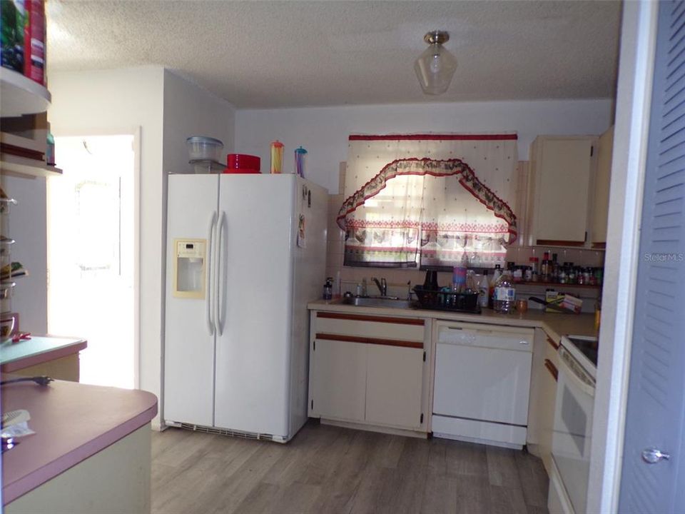 For Sale: $134,900 (2 beds, 1 baths, 1180 Square Feet)