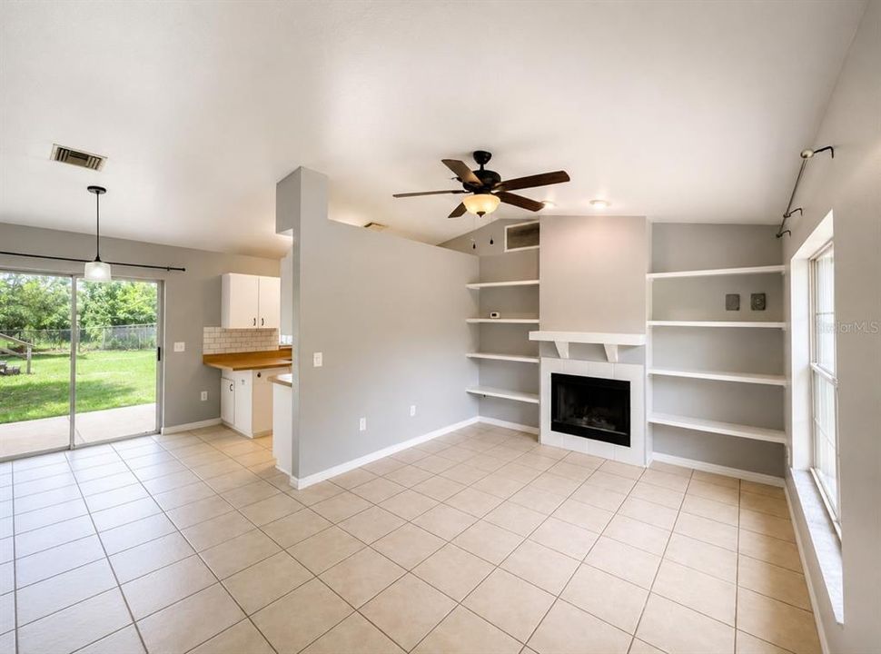 For Sale: $235,000 (3 beds, 2 baths, 1112 Square Feet)