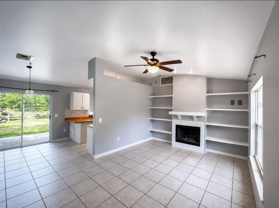For Sale: $235,000 (3 beds, 2 baths, 1112 Square Feet)