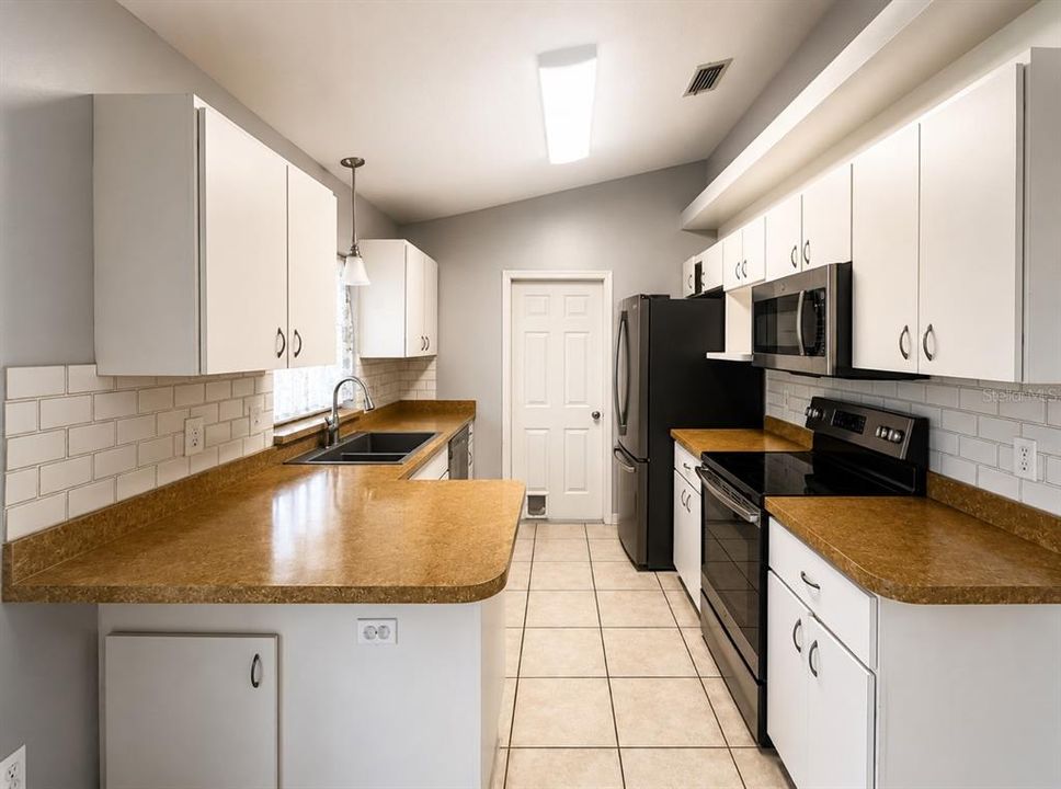 For Sale: $235,000 (3 beds, 2 baths, 1112 Square Feet)