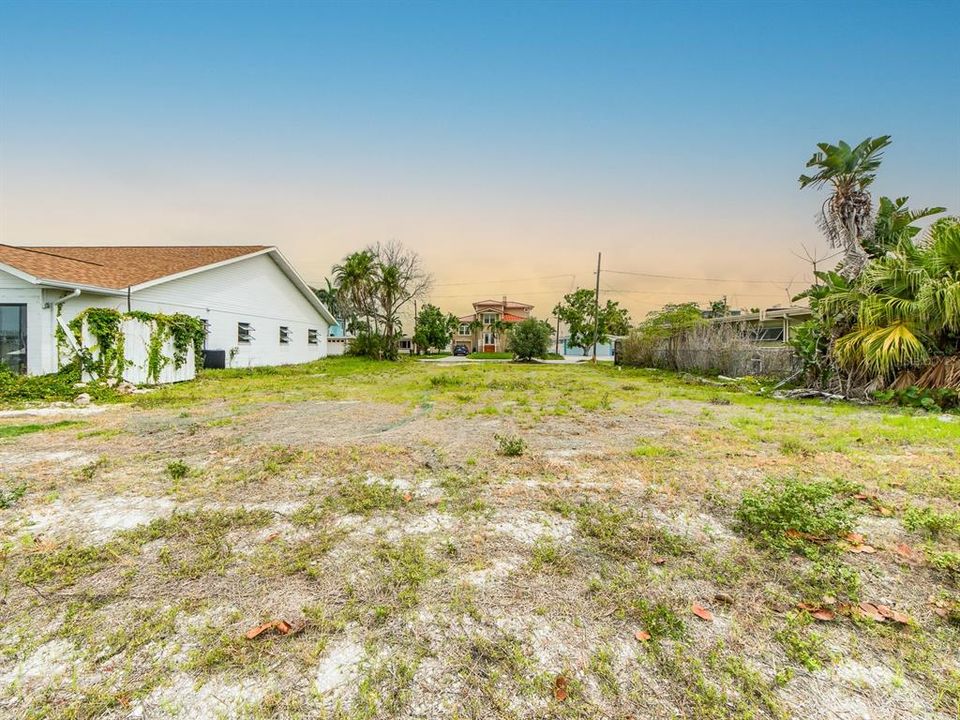 For Sale: $1,100,000 (0.17 acres)