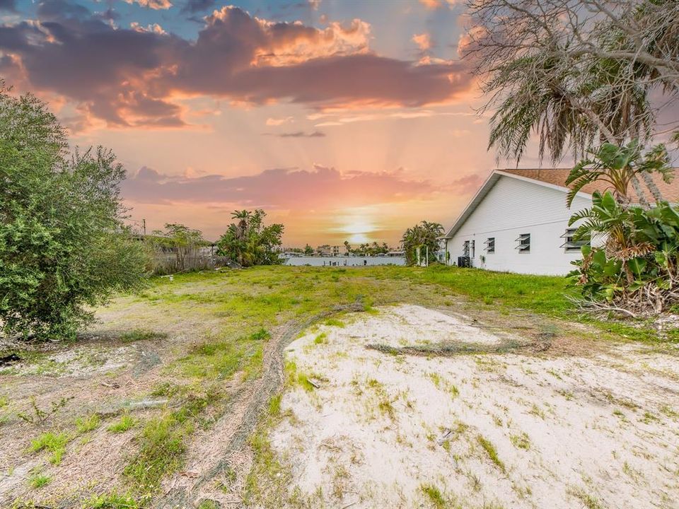 For Sale: $1,100,000 (0.17 acres)