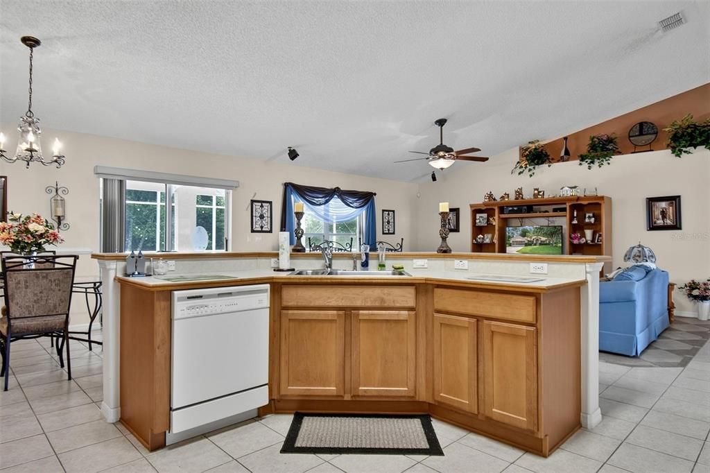 En Venta: $424,900 (4 camas, 2 baños, 2244 Pies cuadrados)