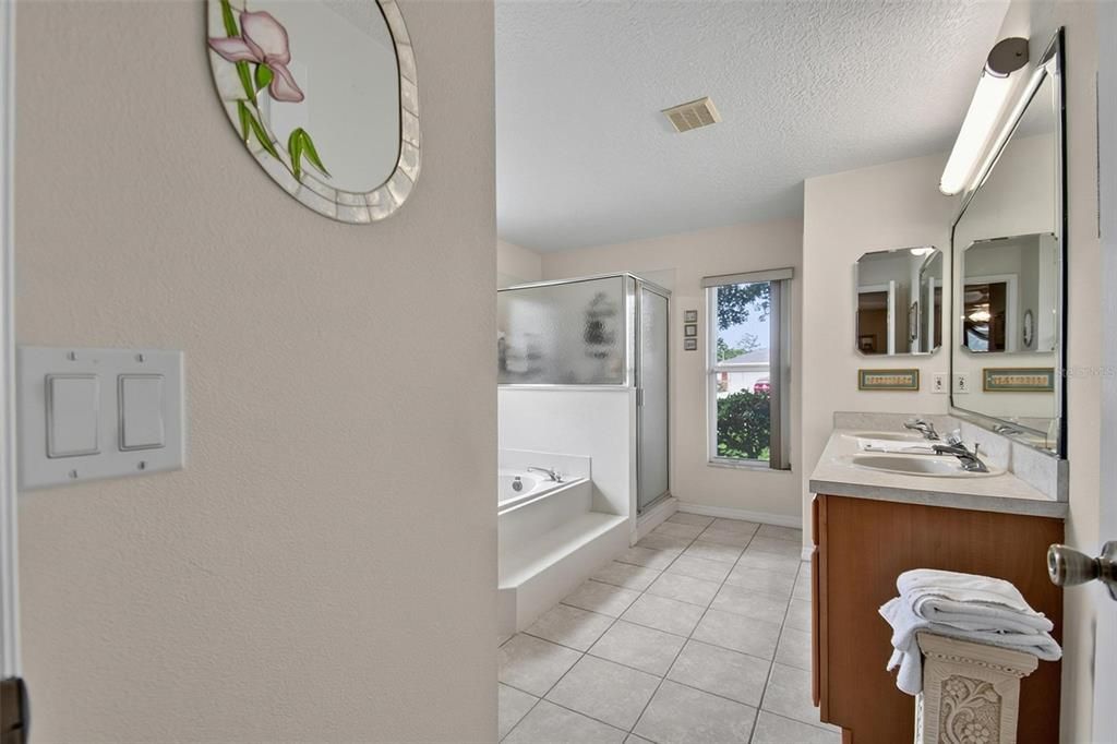 En Venta: $424,900 (4 camas, 2 baños, 2244 Pies cuadrados)