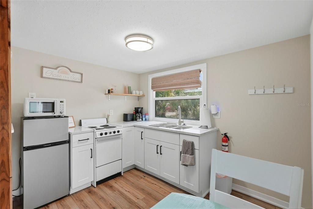 Active With Contract: $712,500 (4 beds, 3 baths, 1595 Square Feet)