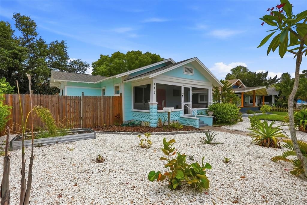 Active With Contract: $712,500 (4 beds, 3 baths, 1595 Square Feet)