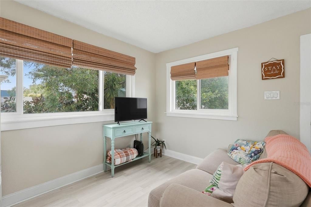 Active With Contract: $712,500 (4 beds, 3 baths, 1595 Square Feet)