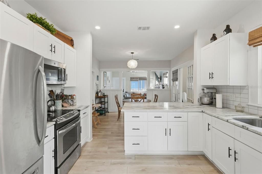 Active With Contract: $712,500 (4 beds, 3 baths, 1595 Square Feet)