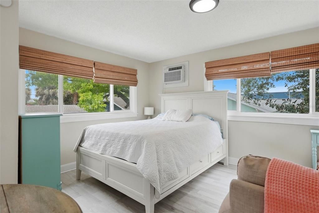 Active With Contract: $712,500 (4 beds, 3 baths, 1595 Square Feet)