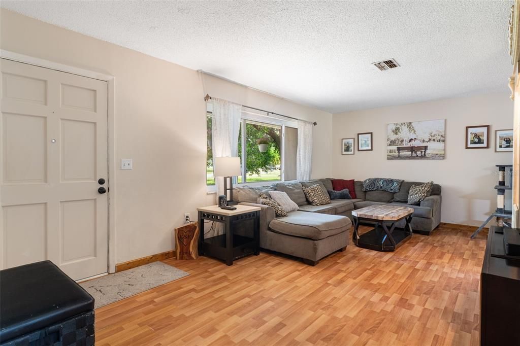 For Sale: $294,000 (4 beds, 2 baths, 1776 Square Feet)