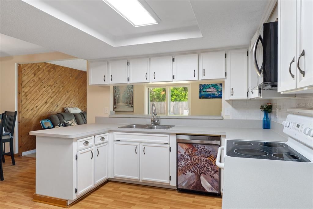 For Sale: $294,000 (4 beds, 2 baths, 1776 Square Feet)