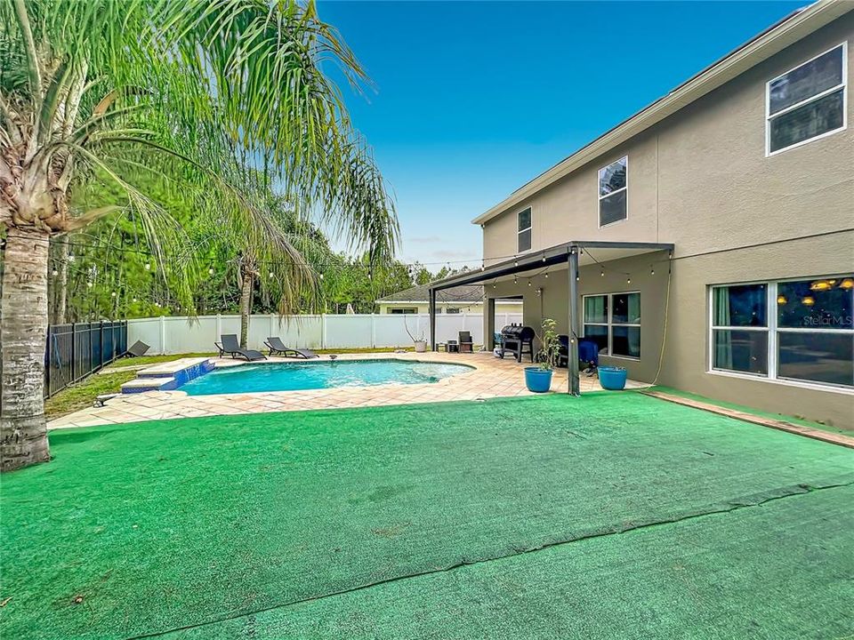 For Sale: $675,000 (5 beds, 3 baths, 3077 Square Feet)