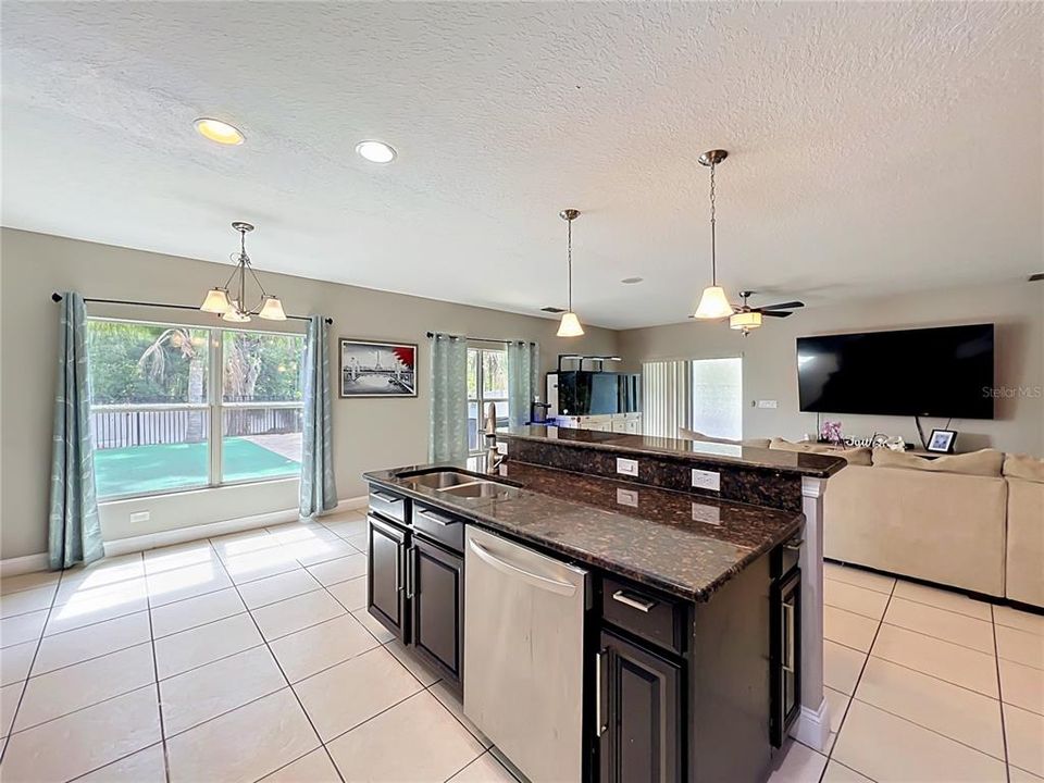 For Sale: $675,000 (5 beds, 3 baths, 3077 Square Feet)