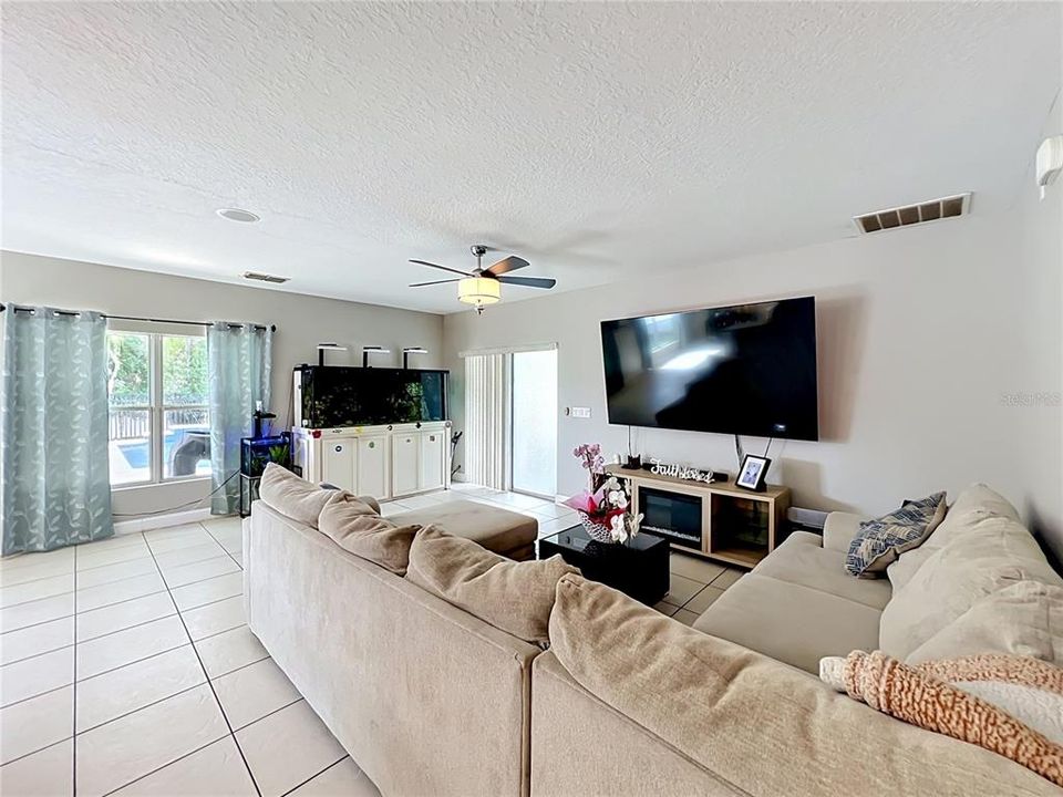 For Sale: $675,000 (5 beds, 3 baths, 3077 Square Feet)