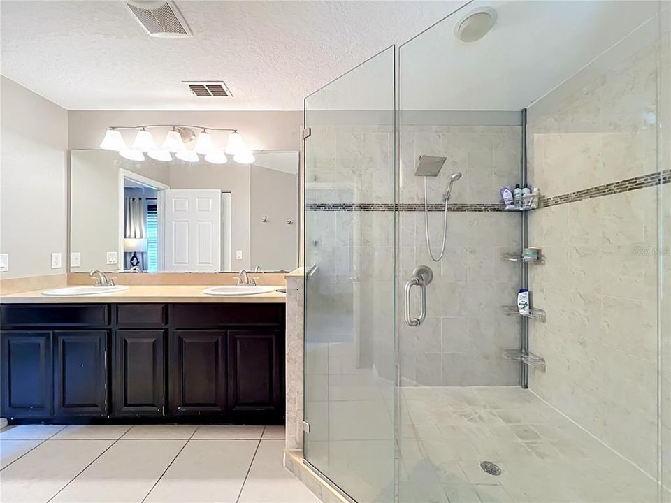 For Sale: $675,000 (5 beds, 3 baths, 3077 Square Feet)