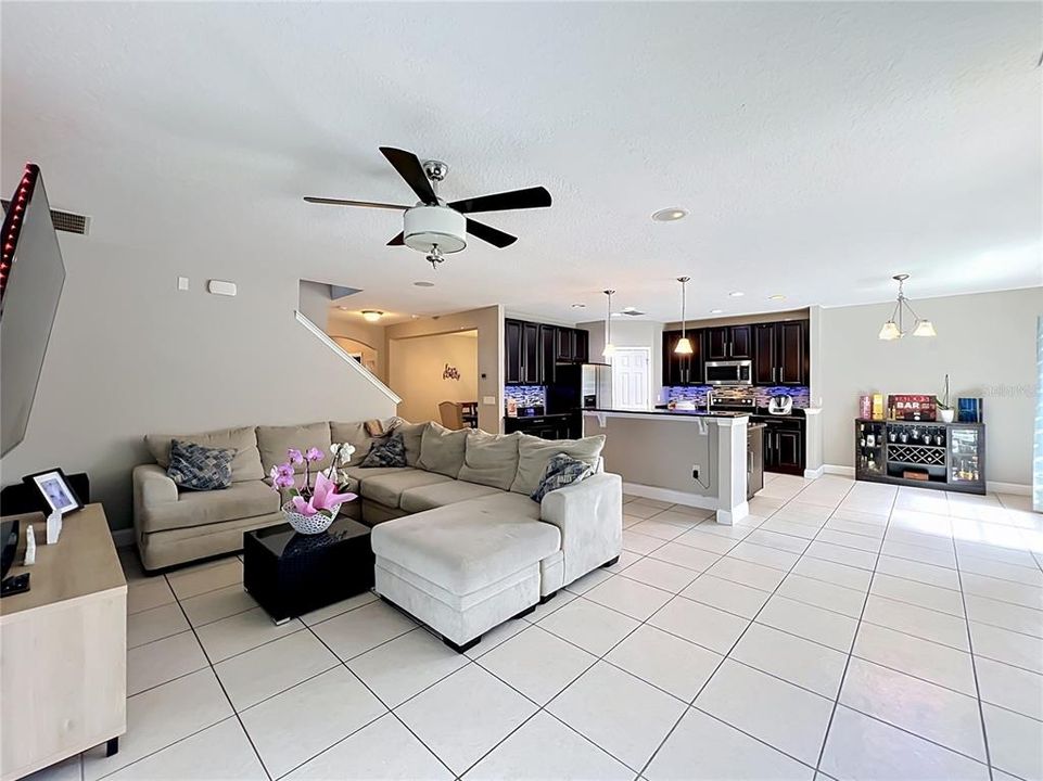 For Sale: $675,000 (5 beds, 3 baths, 3077 Square Feet)