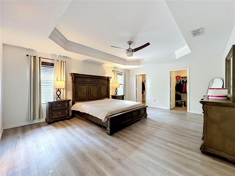 For Sale: $675,000 (5 beds, 3 baths, 3077 Square Feet)