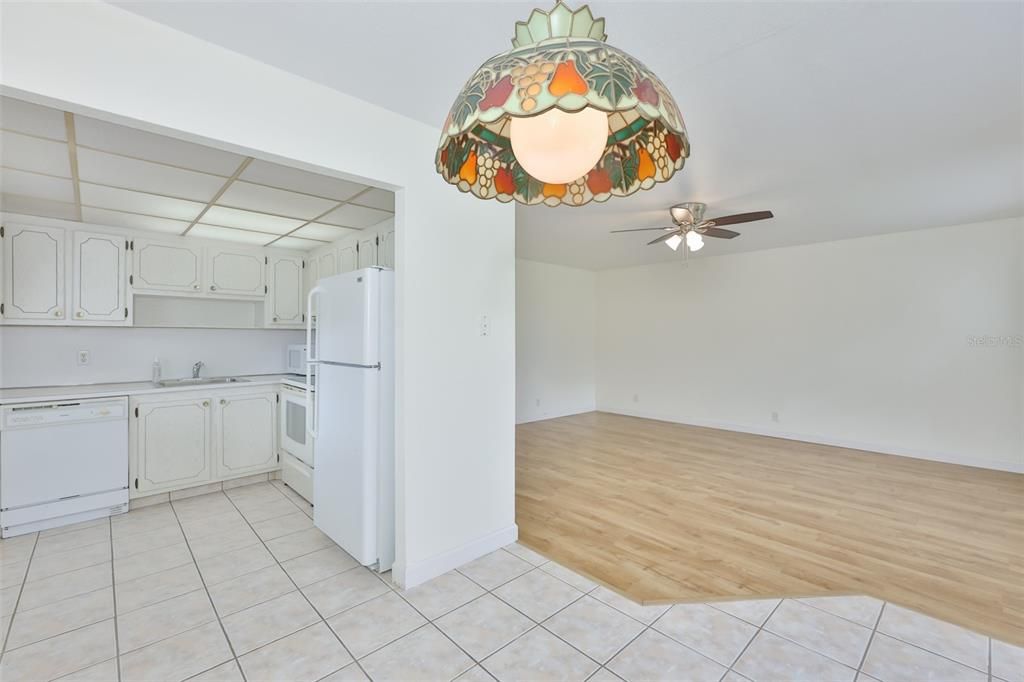 For Sale: $99,000 (2 beds, 2 baths, 960 Square Feet)