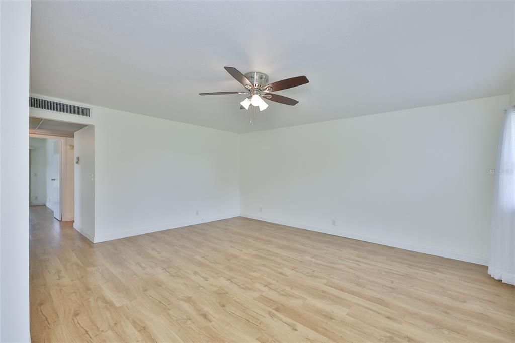 For Sale: $99,000 (2 beds, 2 baths, 960 Square Feet)