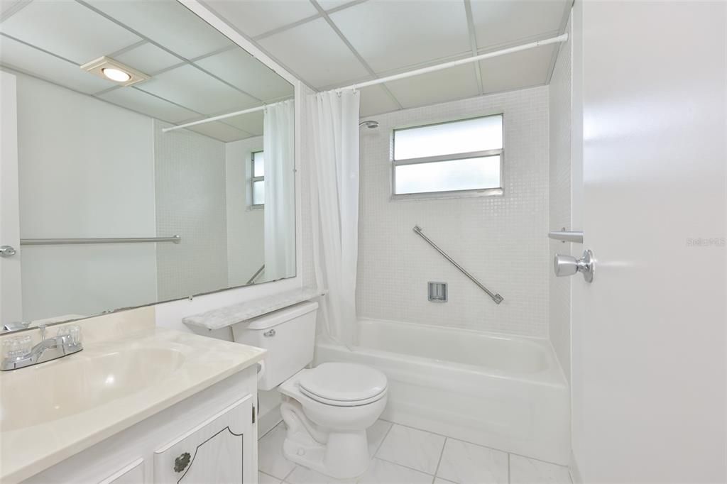 For Sale: $99,000 (2 beds, 2 baths, 960 Square Feet)