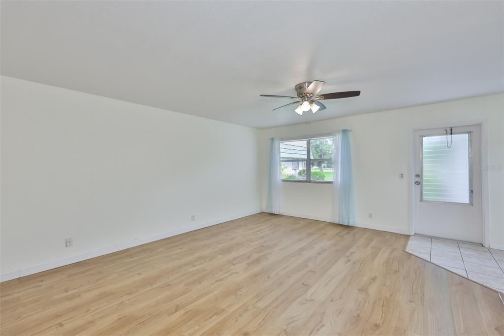 For Sale: $99,000 (2 beds, 2 baths, 960 Square Feet)