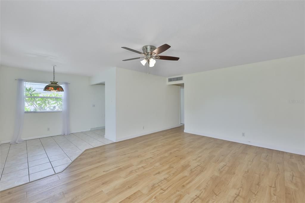 For Sale: $99,000 (2 beds, 2 baths, 960 Square Feet)