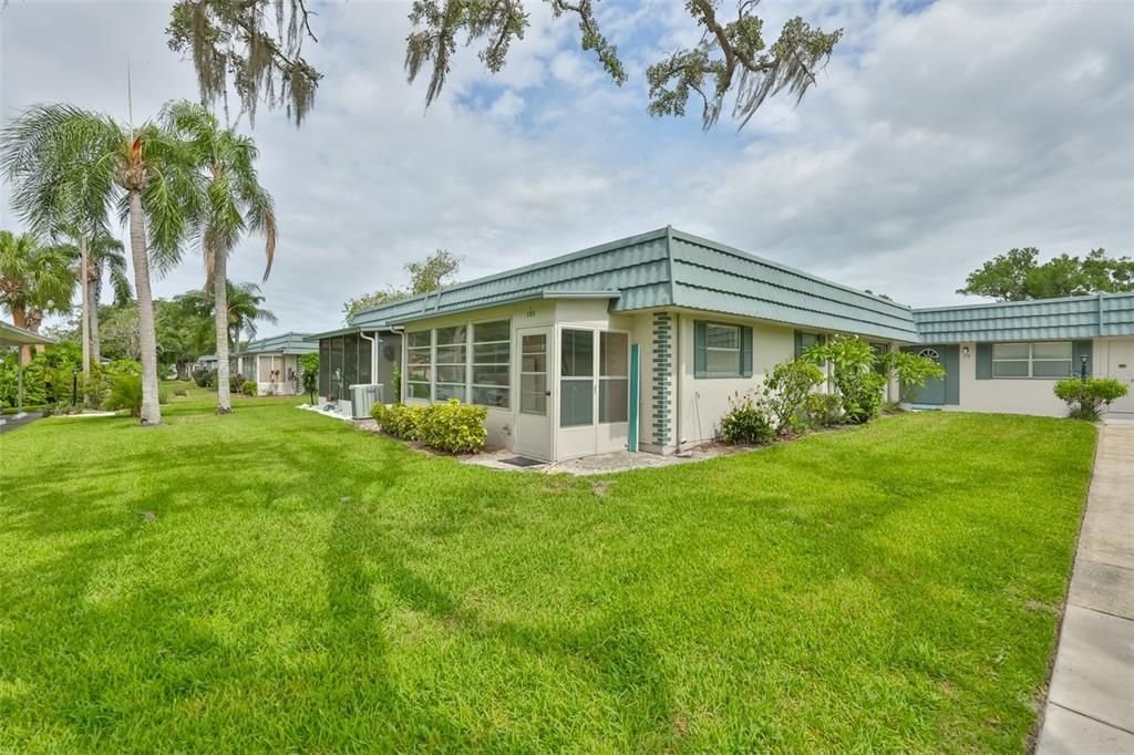 For Sale: $99,000 (2 beds, 2 baths, 960 Square Feet)