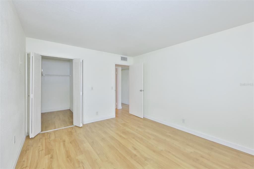 For Sale: $99,000 (2 beds, 2 baths, 960 Square Feet)