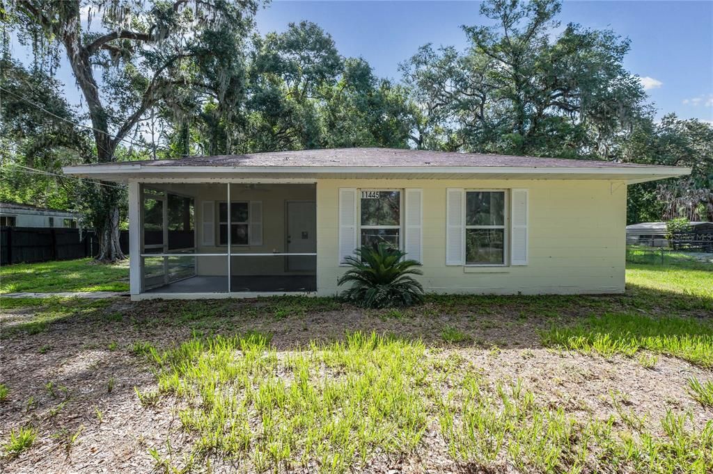 For Sale: $179,900 (2 beds, 1 baths, 882 Square Feet)