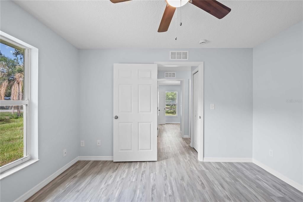 For Sale: $179,900 (2 beds, 1 baths, 882 Square Feet)