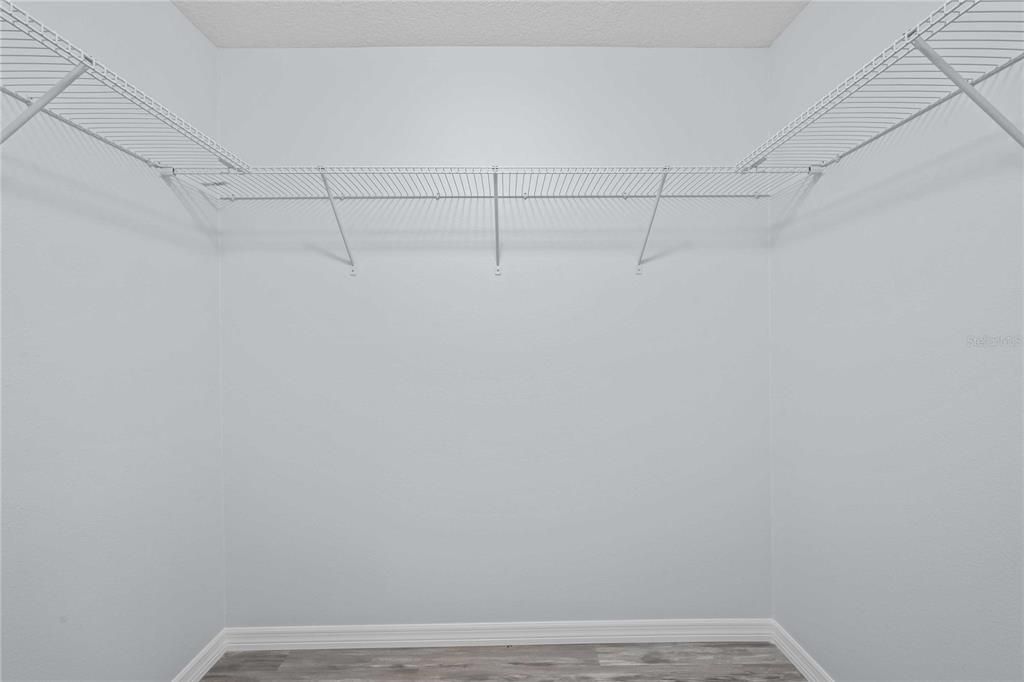 For Sale: $179,900 (2 beds, 1 baths, 882 Square Feet)