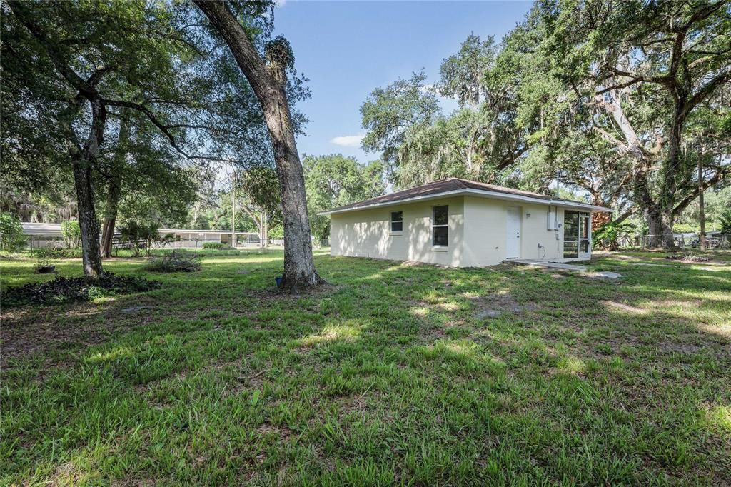 For Sale: $179,900 (2 beds, 1 baths, 882 Square Feet)