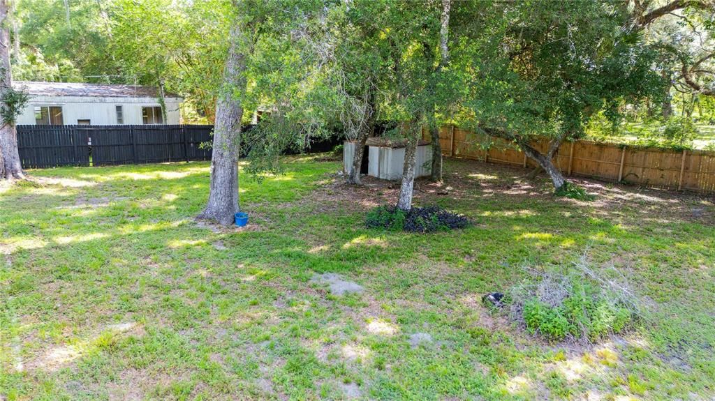 For Sale: $179,900 (2 beds, 1 baths, 882 Square Feet)