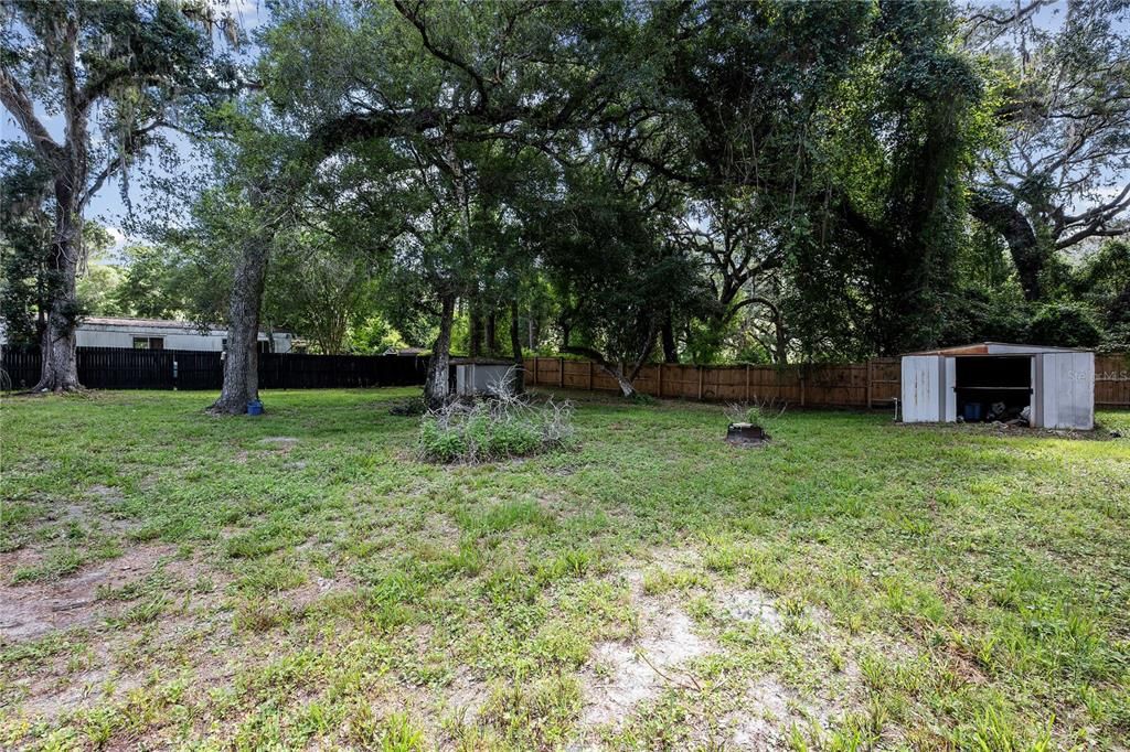 For Sale: $179,900 (2 beds, 1 baths, 882 Square Feet)