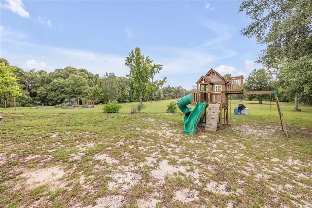 For Sale: $650,000 (4 beds, 3 baths, 1768 Square Feet)