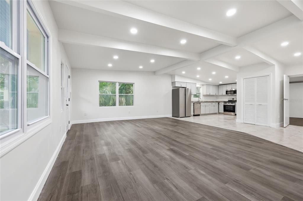 For Sale: $269,900 (3 beds, 2 baths, 1899 Square Feet)