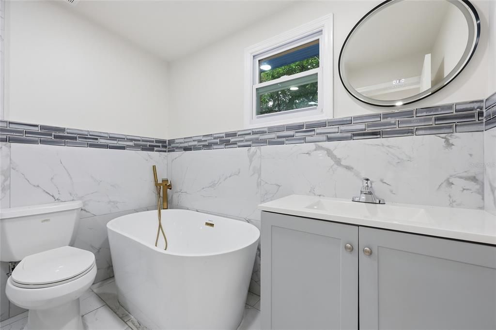 For Sale: $269,900 (3 beds, 2 baths, 1899 Square Feet)